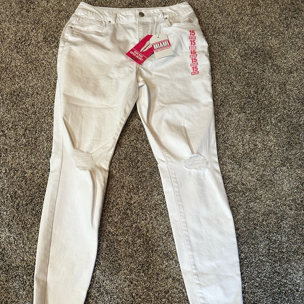 White Refuge jeans NEW WITH TAGS